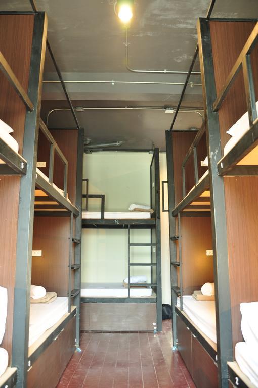 Sabye Club Hostel Bangkok Exterior photo